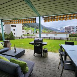 Grosszügige 3 Schlafzimmer Wohnung mit privatem Garten neben Jakobshornbahn, hotel din Davos