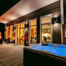 Piper's Creek Cottages، فندق في West Bay