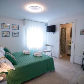 CASA LILLY camere matrimoniali con bagno privato, hotel en Chioggia