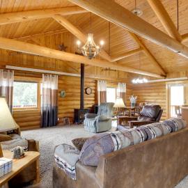 Hill City Log Cabin Along Newton Creek!