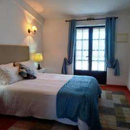Quinta das AVES - Suite Familiar Nº 2, hotel in Odiáxere