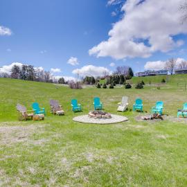 Pet Friendly Near Beach w/ Grill, Firepit, Games, hotel en Algoma