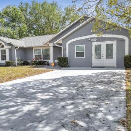 Entire House with Hot Tub Close to Orlando Disney and Beach, hotel v destinácii Deltona