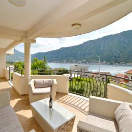 SEA VIEW apartment, Dobrota, Kotor, hotel v destinácii Dobrota
