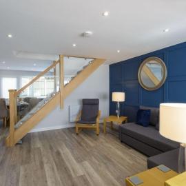 Castle View - 2 Bed Stylish Coastal Port Solent Retreat with Views! Parking, Sleeps 6 - LONG TERM STAY SUMMER SPECIAL OFFER- By Blue Puffin Stays