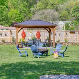Walk to River & Trails: Cozy Damascus Cottage!, готель у місті Damascus