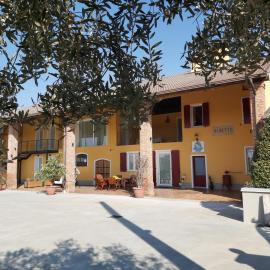 Cascina Olmetto di Sotto โรงแรมในGhedi