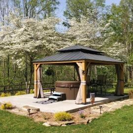 Halfback Ridge-heart of Maggie Valley-hot tub-fenced pet area-gazebo-views, hotel in Maggie Valley