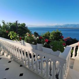 Guest home Guri – hotel w mieście Shirokë