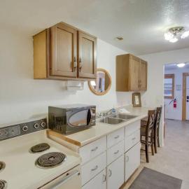 Bear Lake Charming Apartment w Kitchen、Parisのホテル