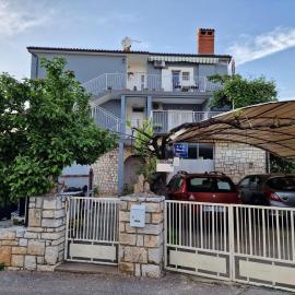 Apartments with parking space Rovinj - 23506, отель в Ровине