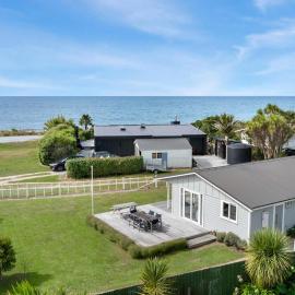 WaveSong Cottage - Your Escape by the Sea, Hotel in Parapara 