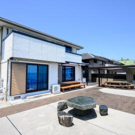 青の宿 The Blue Villa まるで映画のような開放感あふれるオーシャンビュー Open ocean view like in a movie 駐車場3台有り Supported by COCOSTAY, hotel v mestu Iwakuni
