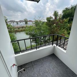 Comfy Hotels Self Check in คอมฟี่โฮเทล เช็คอินด้วยตัวเอง, hotelli kohteessa Samut Prakan