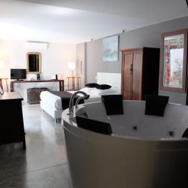 Be Loft B&B Pool & Spa โรงแรมในอาวีญง
