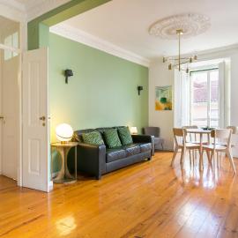 Spacious, Bright and Newly Renovated 2 Bedroom Apartment, Lisbon Historical Center, Madragoa