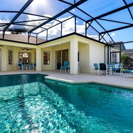 Lake-View Pool Home w Game Room Close to Disney Parks, hotel in Davenport