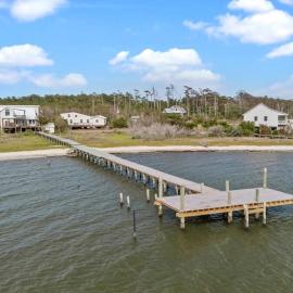 Waterfront Dock Kayaks Ping Pong 3 Bedroom 2 Bathroom, hotel a Sealevel