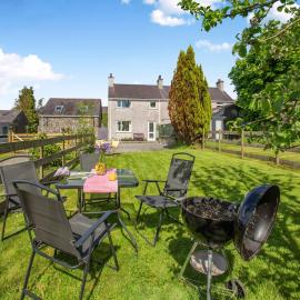 Y Bwthyn, hotel in Llangristiolus