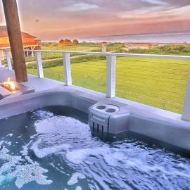 Beachfront - Hot Tub - Home Theater, hotel in Bolivar Peninsula