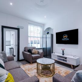Spacious 5 bedroom house near Leeds City Centre sleeps 12 suits contractors with free parking