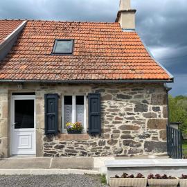 Chez Julie โรงแรมในLe Monteil