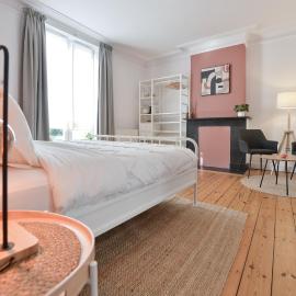 Viesnīca Les chambres de Sam et Gaspar - 2 Chambres lits 180 avec une SDB proche centre ville pilsētā Lježa