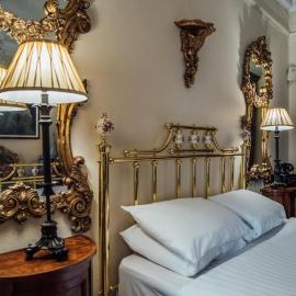 Charlemont House Moy Self Catering With Hot Tub Optional, hotel in Moy