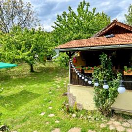 Cozy Quiet Retreat 70km from Sofia, hotel a Kjustendil