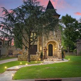 Castle Near Gathering Place Hot Tub, 3 Stories