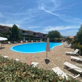 Grandpà apartment in residence with swimming pool