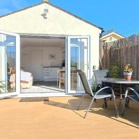 The Snug - for Eurotunnel, Le Shuttle, North Downs Way & Golf, hotel en Folkestone