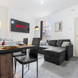 Leicester Central 4BR Home - Garden - Sleeps 10, hotel in Leicester