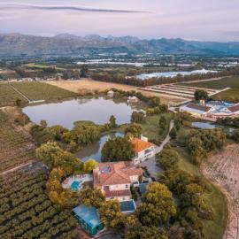 Dawn Mountains Farm, Hotel in Simondium