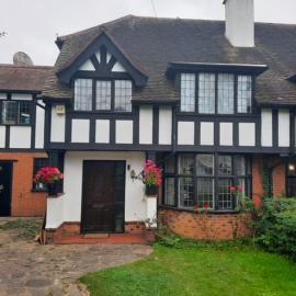Ibrahim's House, hotel a Chigwell