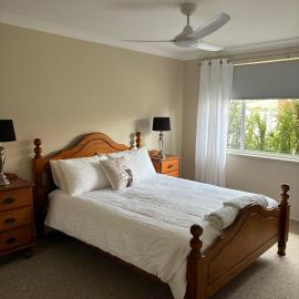 BLT 123 - beach lake tavern, hotell i Budgewoi