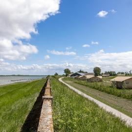 Glamping De Zuidvliet Nr 10, khách sạn ở Wolphaartsdijk