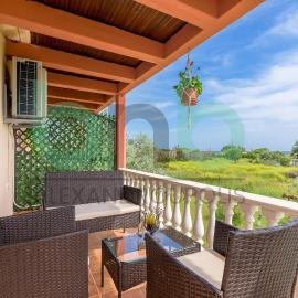 Harmony Hideaway, מלון בDhíkella