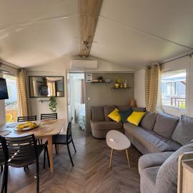 Bungalow 341, 6 à 8 pers, wifi, jardin, terrasse, Camping Siblu 4 étoiles le Lac des Rêves, отель в Лате