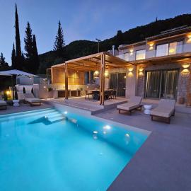 Villa Aenya, hotel v mestu Yénion
