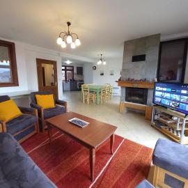 라즐로그에 위치한 호텔 Villa Detelina near the Bansko Ski Resort with Jacuzzi