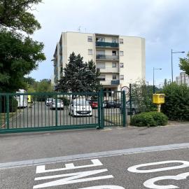 Superb studio with free parking on site