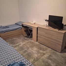 Private cosy room in a modern suburban penthouse、ルアのホテル
