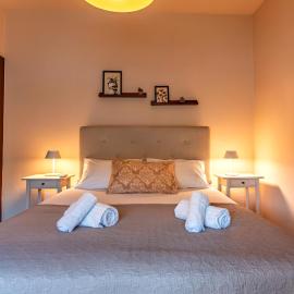 Stylish 2BR Apartment near Igoumenitsa Port LEDEZA, hotel a Ladochórion