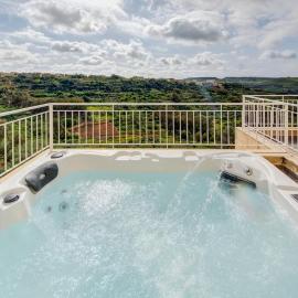 The Valley Collection - B26 - with Private hot tub, ξενοδοχείο σε Xagħra