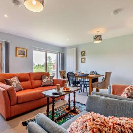2 Beechwood at Thoulstone Park, hotel in Corsley