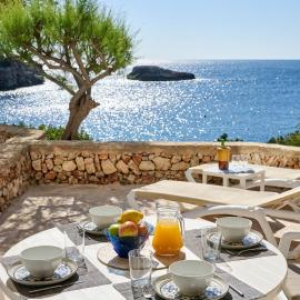 Sea frontline Apartment 'Faraona'. Pool. WIFI, hotel Santanyiben
