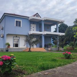 Villa ILIRIAN, hotel in Laç