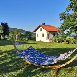Apartma Hiša na Ravnah with hot tub, hotel a Pišece