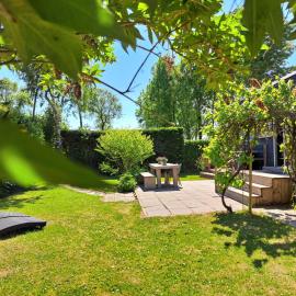 Zeeuwse Landhoeve Chalet, hotel in Brouwershaven